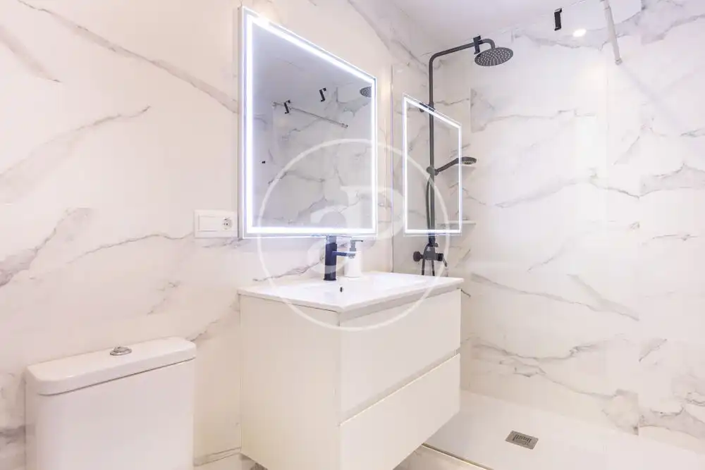 Baño de Piso de alquiler en Valencia con Aire acondicionado, Calefacción y Amueblado
