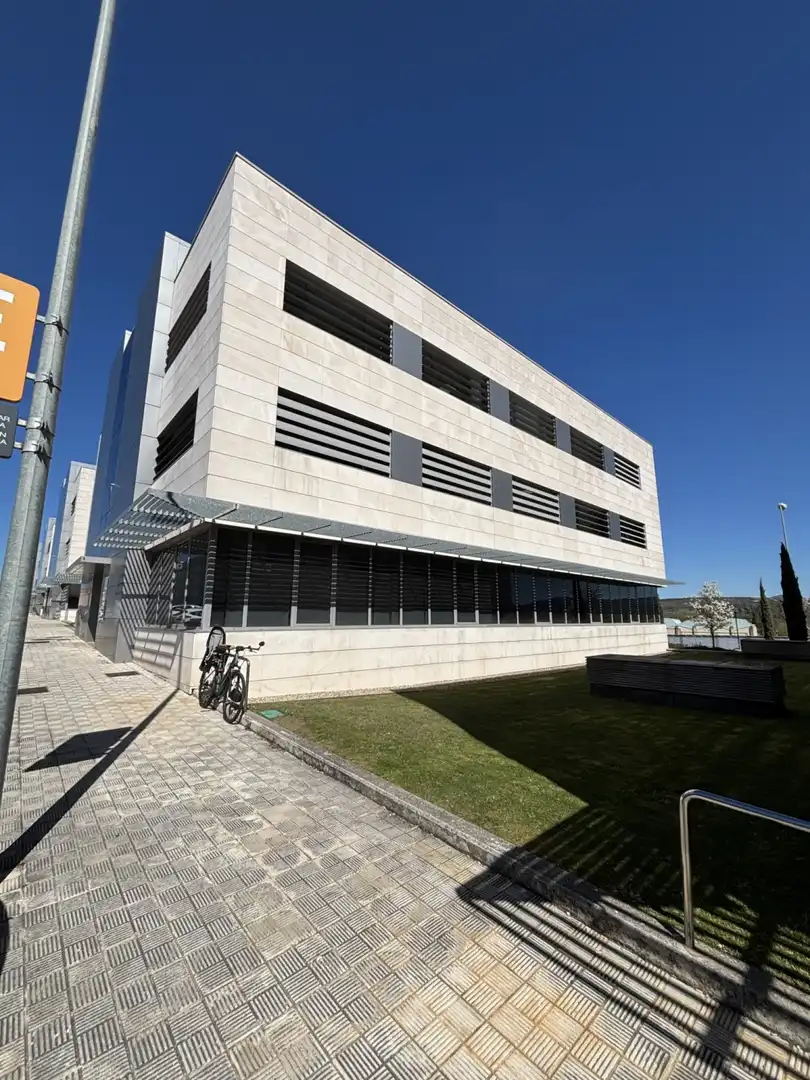 Vista exterior de Oficina en venta en Aranguren