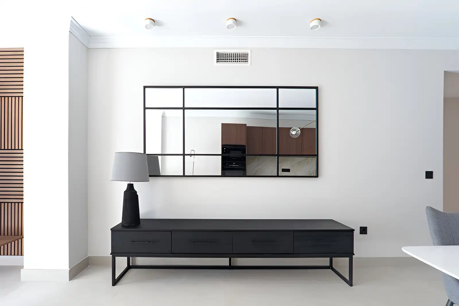 Sala d'estar de Planta baixa en venda en Marbella amb Aire condicionat, Terrassa i Traster
