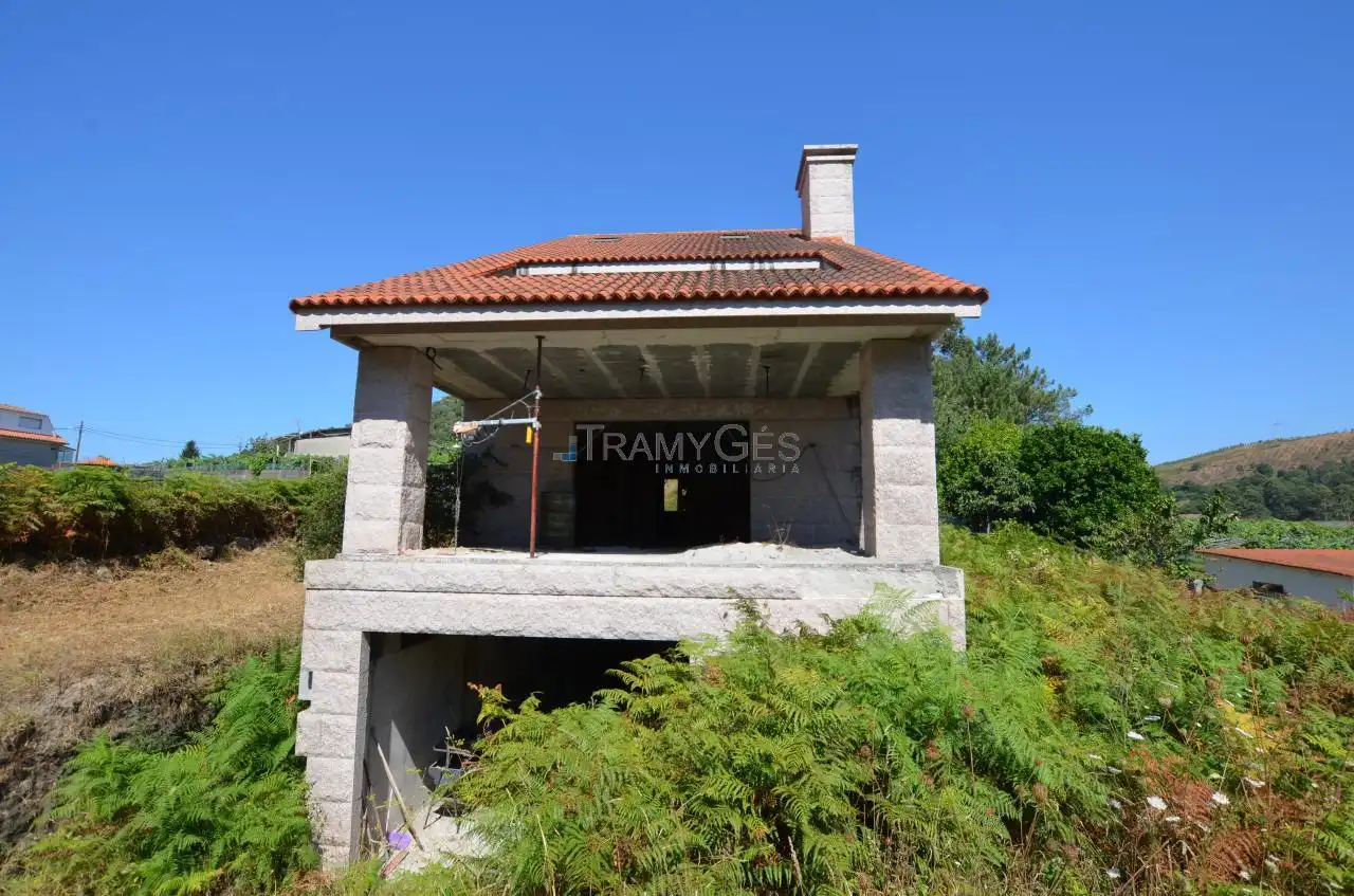 Casa o xalet en venda en Redondela amb Jardí privat, Terrassa i Traster