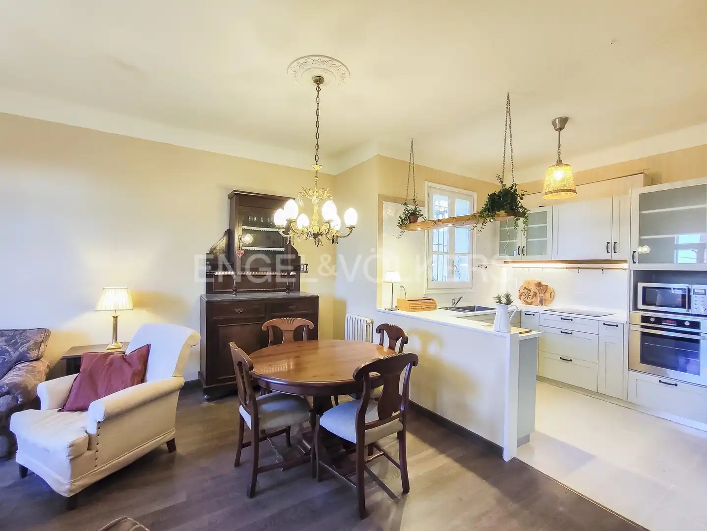 Menjador de Casa o xalet de lloguer en Barcelona amb Aire condicionat, Calefacció i Jardí privat