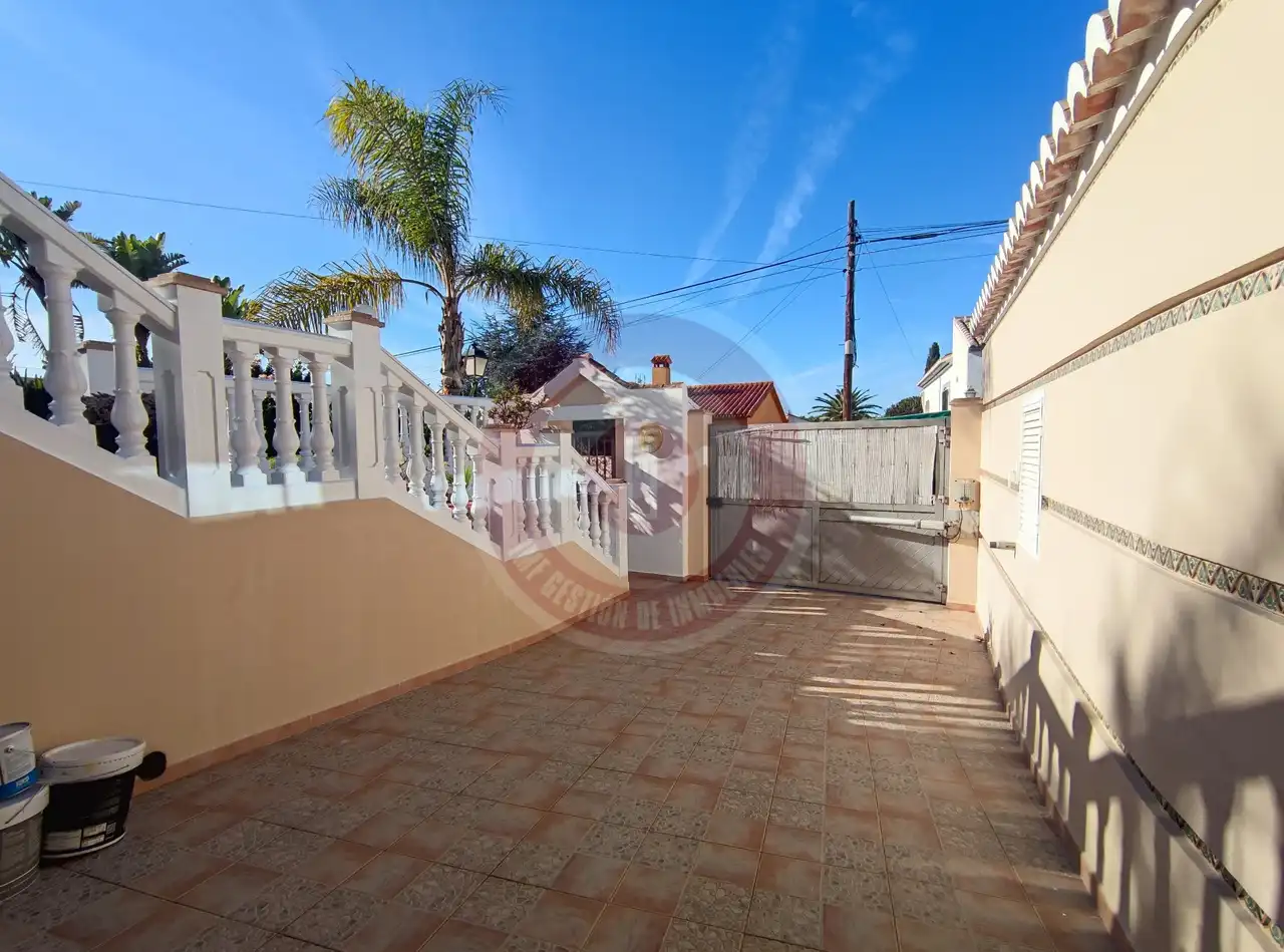 Vista exterior de Casa o chalet en venta en Vélez-Málaga con Aire acondicionado, Jardín privado y Terraza