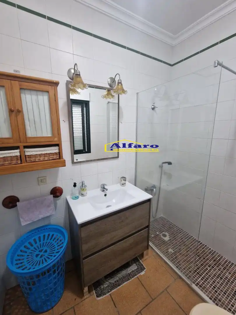 Bany de Casa o xalet en venda en Almonte amb Aire condicionat, Terrassa i Piscina