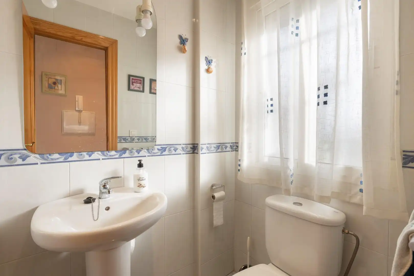 Baño de Casa adosada en venta en Maracena con Aire acondicionado, Amueblado y Balcón