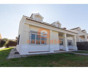 Vista exterior de Casa o xalet de lloguer en Badajoz Capital amb Aire condicionat i Terrassa