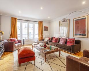 Sala d'estar de Apartament en venda en  Madrid Capital amb Traster