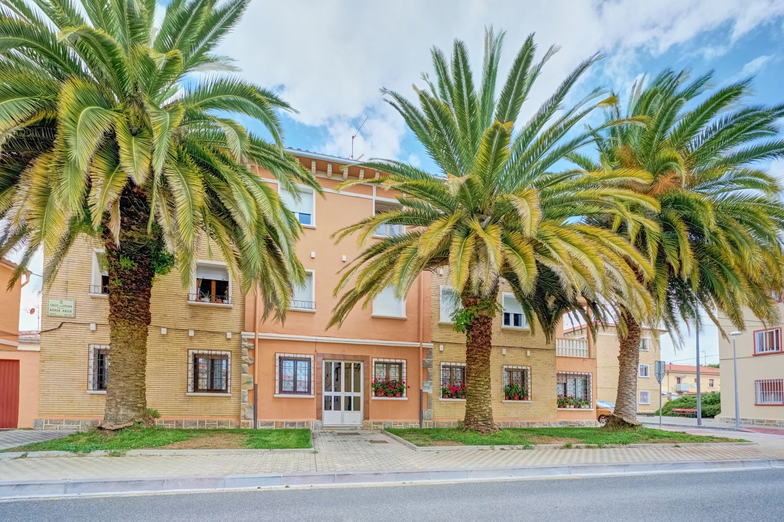 Außenansicht von Wohnung zum verkauf in  Pamplona / Iruña mit Heizung und Privatgarten