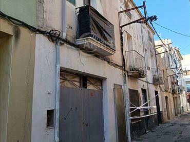 Terraced house for sale in Miracle