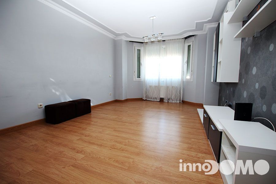 Living room of Flat for sale in Parla  with Heating, Parquet flooring and Storage room