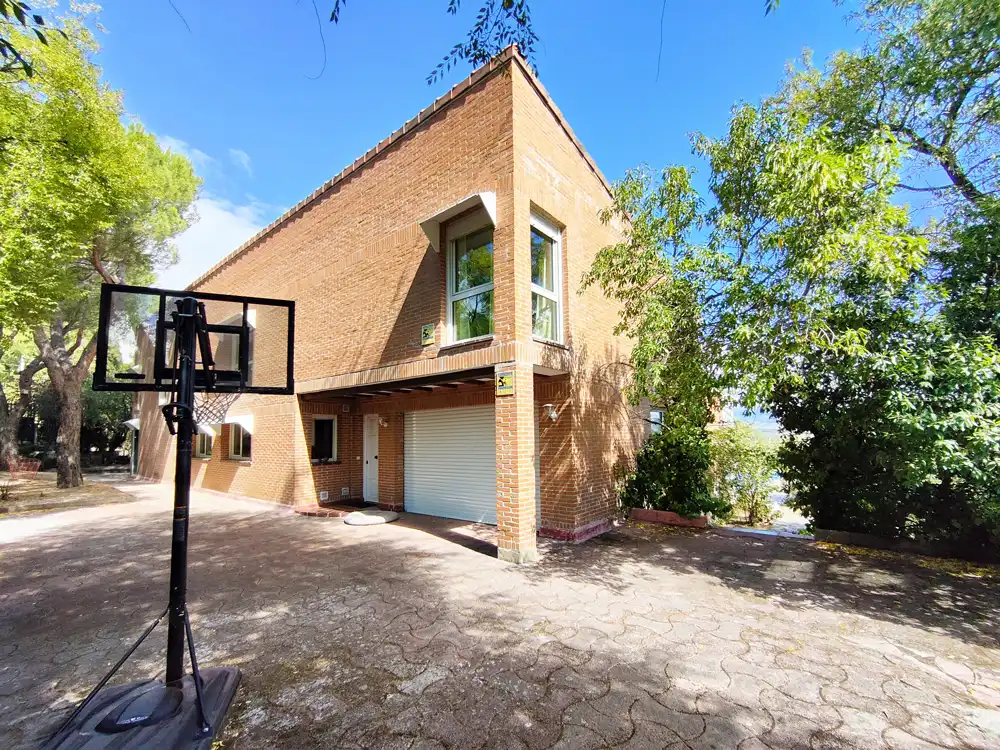 Vista exterior de Casa o chalet en venta en Guadarrama con Calefacción, Jardín privado y Parquet
