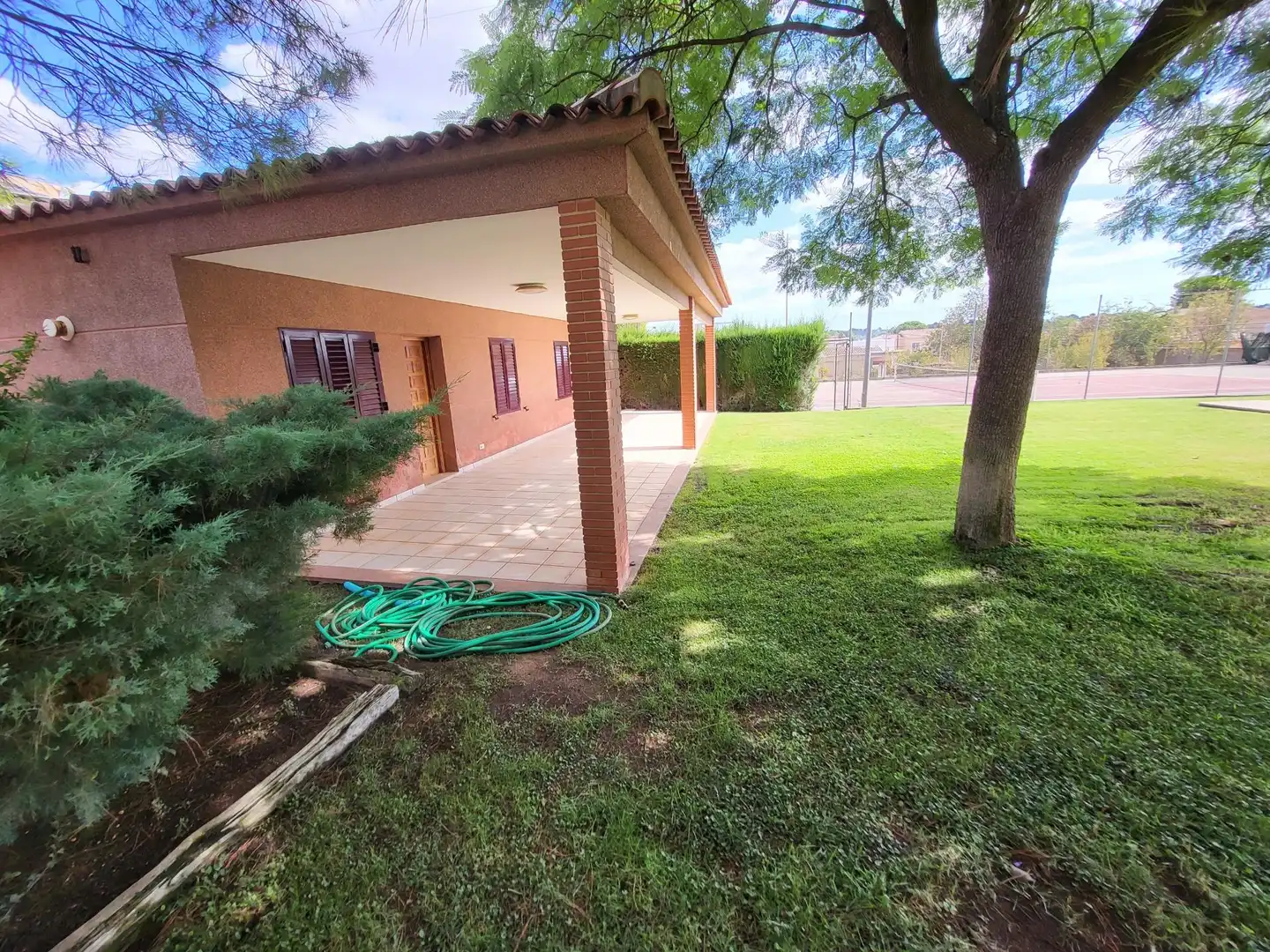 Jardí de Casa o xalet en venda en La Pobla de Vallbona amb Aire condicionat, Calefacció i Piscina