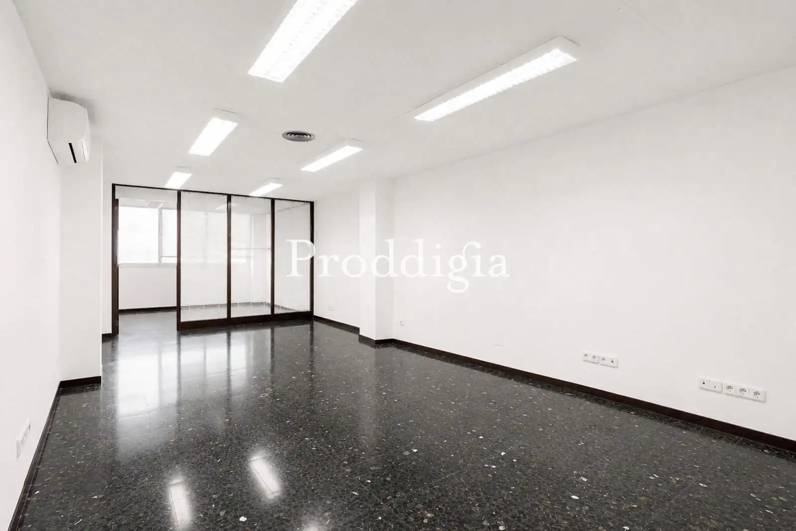 Office for rent in Barcelona  with Air Conditioner and Internet