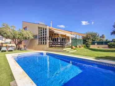 Casa con balcón en venta en Carrer Ramon y Cajal