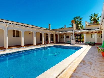Piscina de Casa o xalet en venda en Orihuela amb Aire condicionat, Jardí privat i Traster