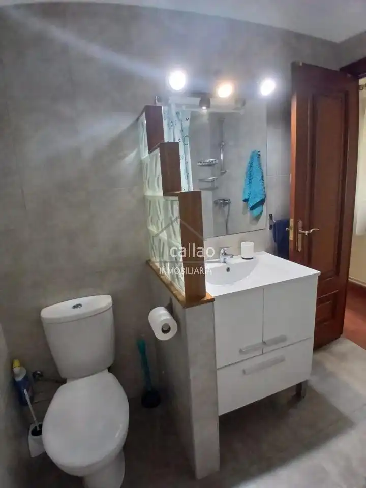 Bathroom of Flat for rent in Ferrol  with Heating and Furnished
