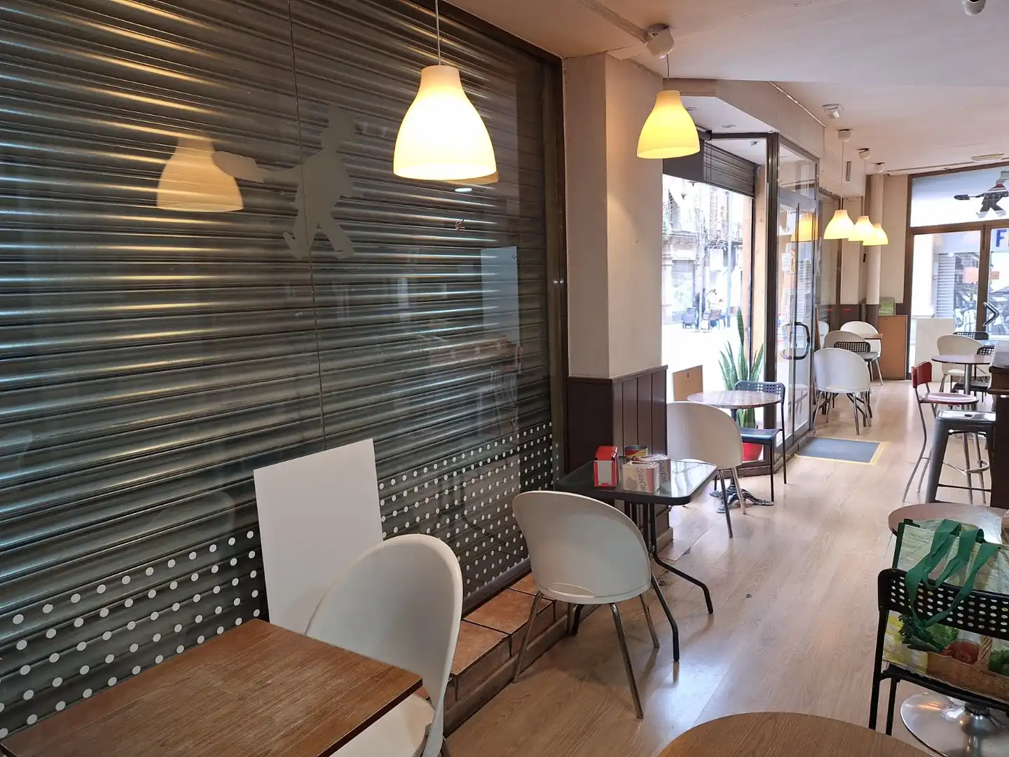 Business premises for transfer in Sants - Montjuïc, imagen 6