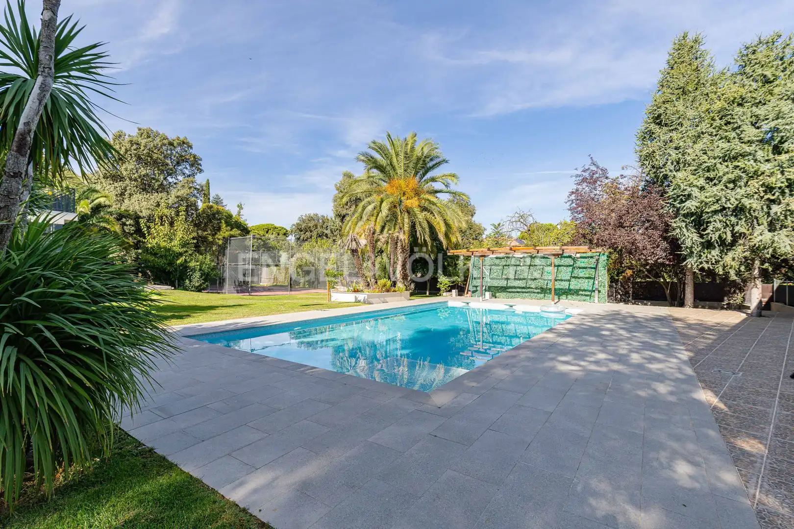 Jardín de Casa o chalet en venta en Boadilla del Monte con Aire acondicionado, Calefacción y Jardín privado
