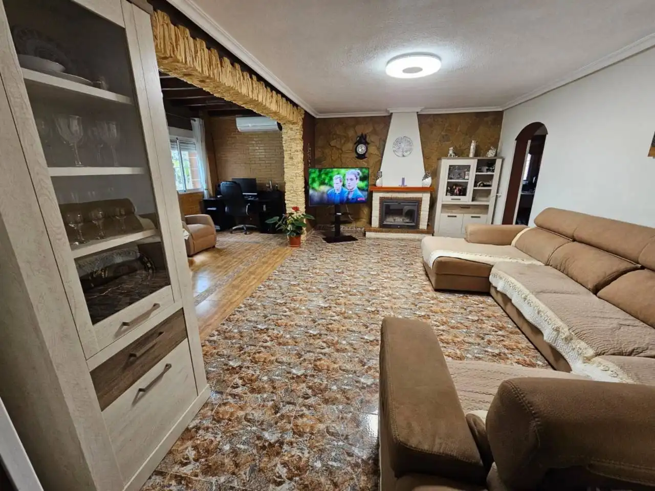 Sala d'estar de Casa o xalet en venda en Alicante / Alacant amb Aire condicionat, Calefacció i Jardí privat