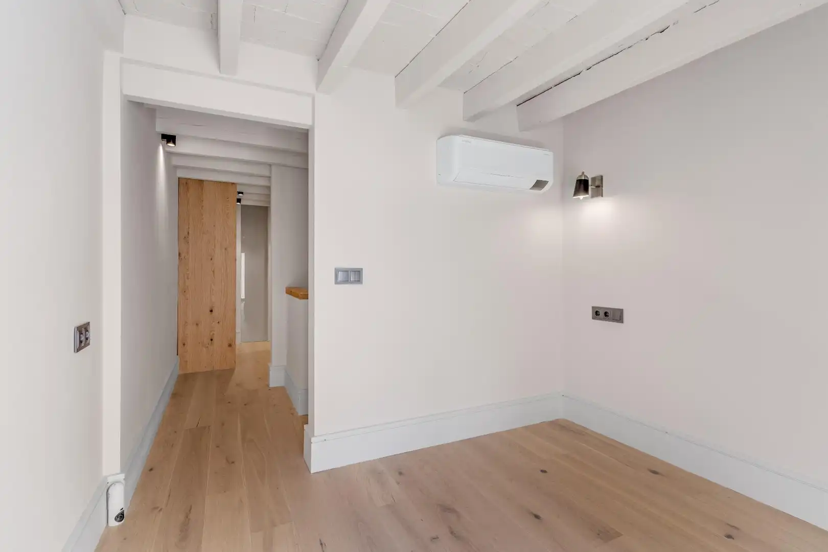 Flat for sale in Barcelona  with Air Conditioner, Heating and Parquet flooring