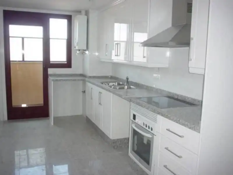 Küche von Wohnung zum Verkauf in Valencia mit Klimaanlage, Privatgarten und Terrasse