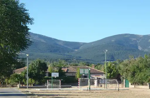 Vista exterior de Casa o xalet en venda en Navas de Riofrío amb Jardí privat i Terrassa