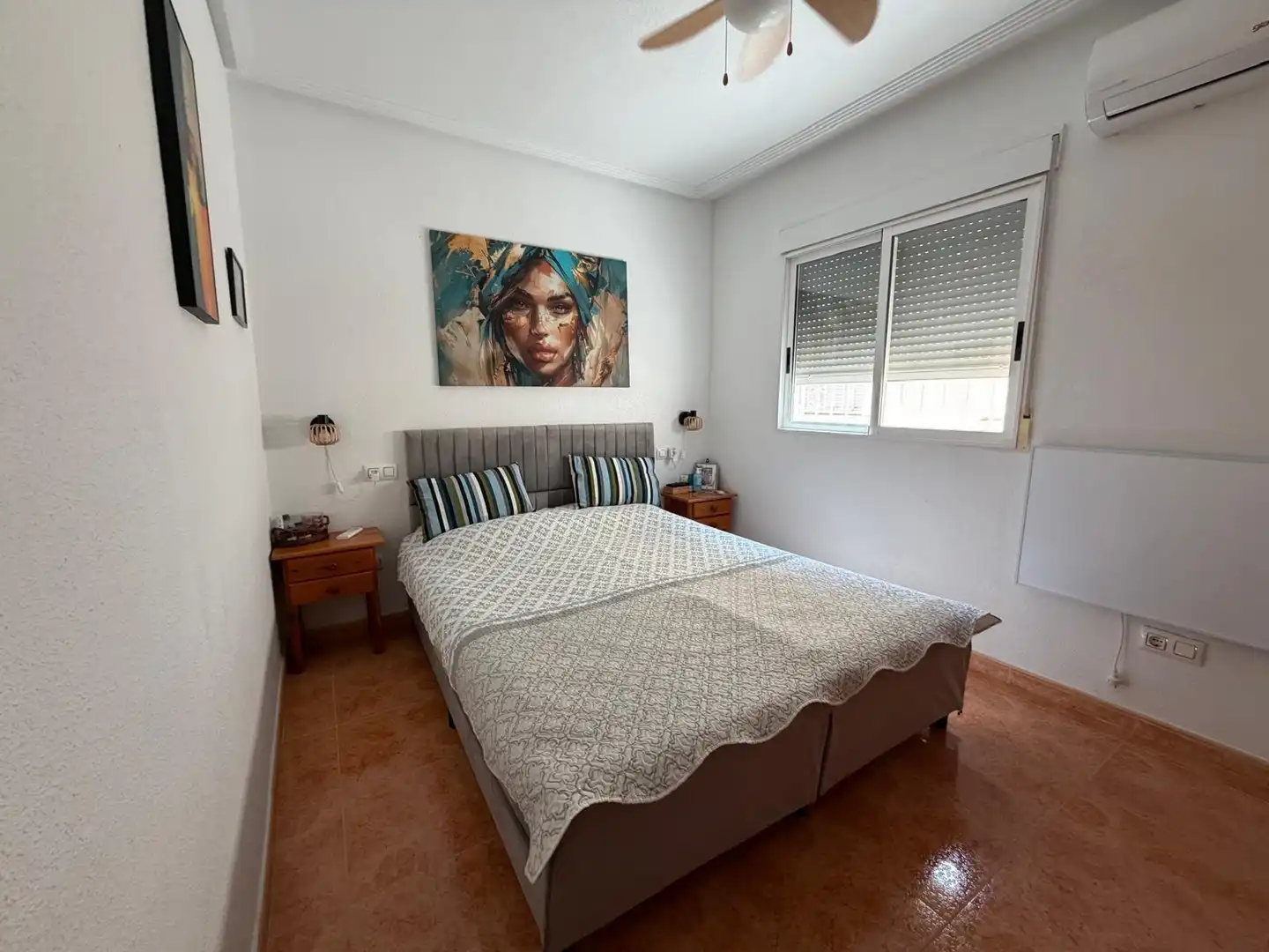Habitación de Casa adosada en venta en Torrevieja con Jardín privado, Terraza y Amueblado