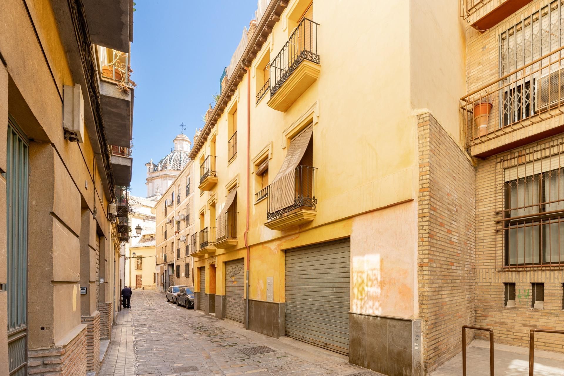 Vista exterior de Estudi en venda en  Granada Capital amb Aire condicionat, Calefacció i Balcó