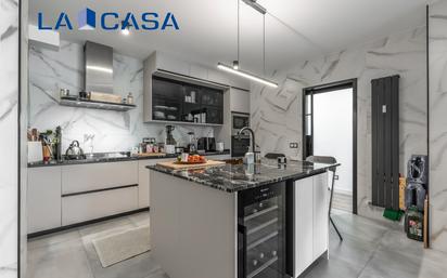 Kitchen of Flat for sale in  Madrid Capital  with Heating and Terrace
