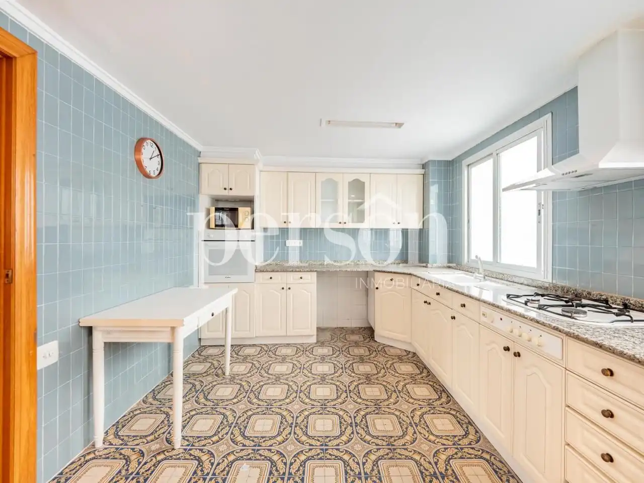 Kitchen of Flat for sale in Valencia  with Parquet flooring and Balcony