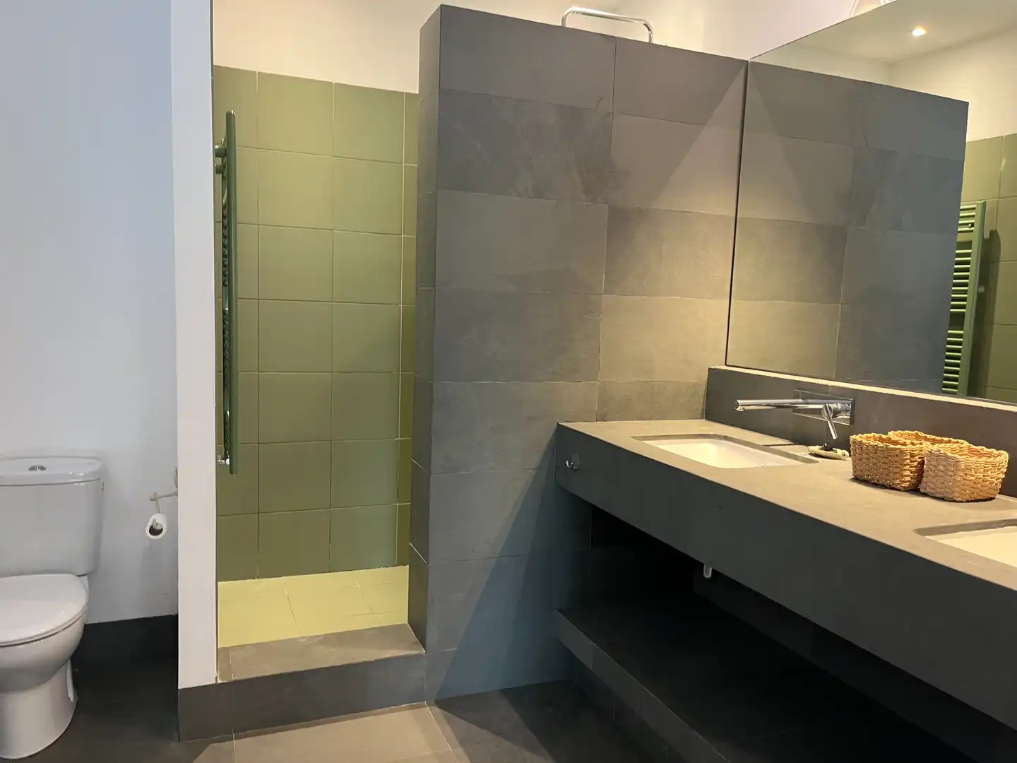 Baño de Piso de alquiler en Barcelona con Aire acondicionado, Calefacción y Parquet
