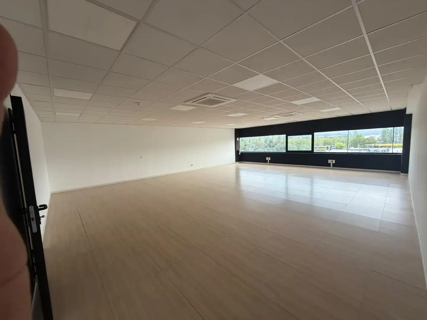 Office for rent in Domeny
