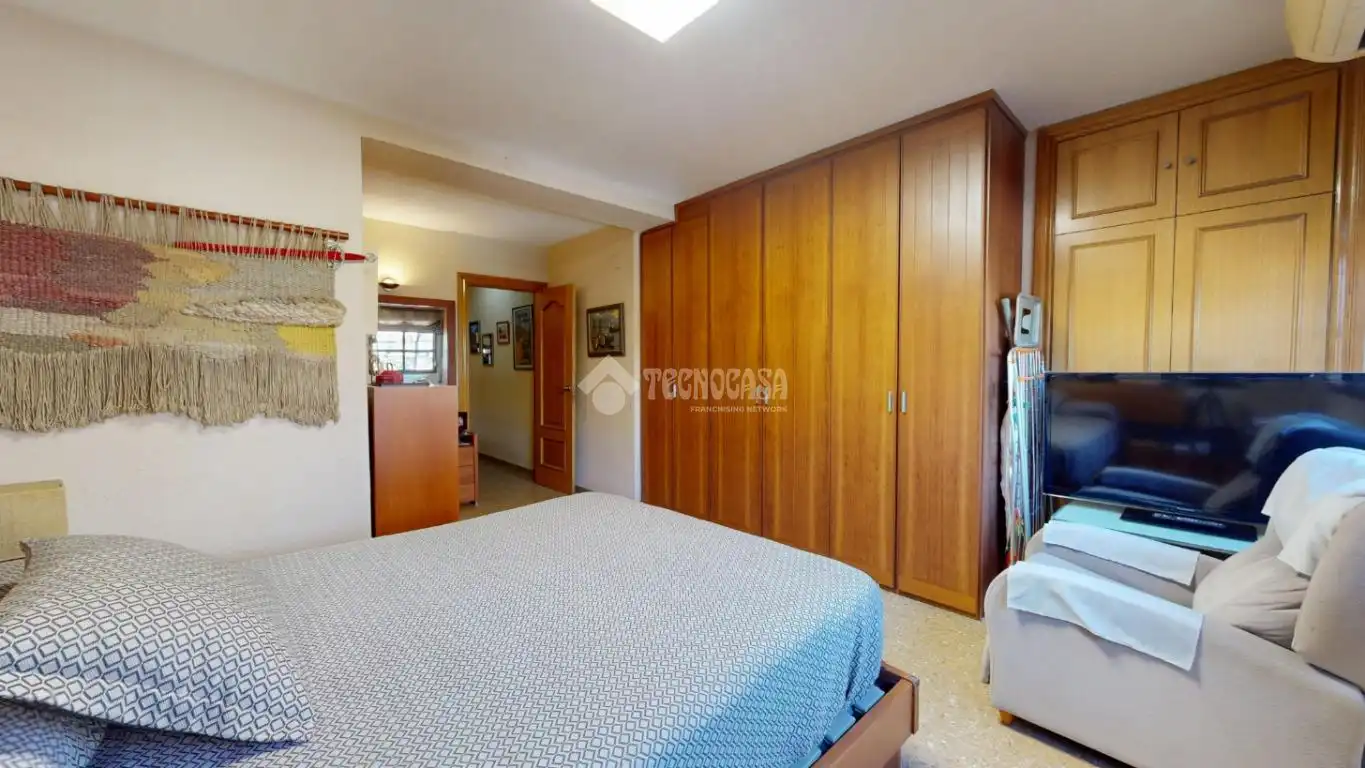 Bedroom of Flat for sale in Valencia  with Air Conditioner, Heating and Balcony