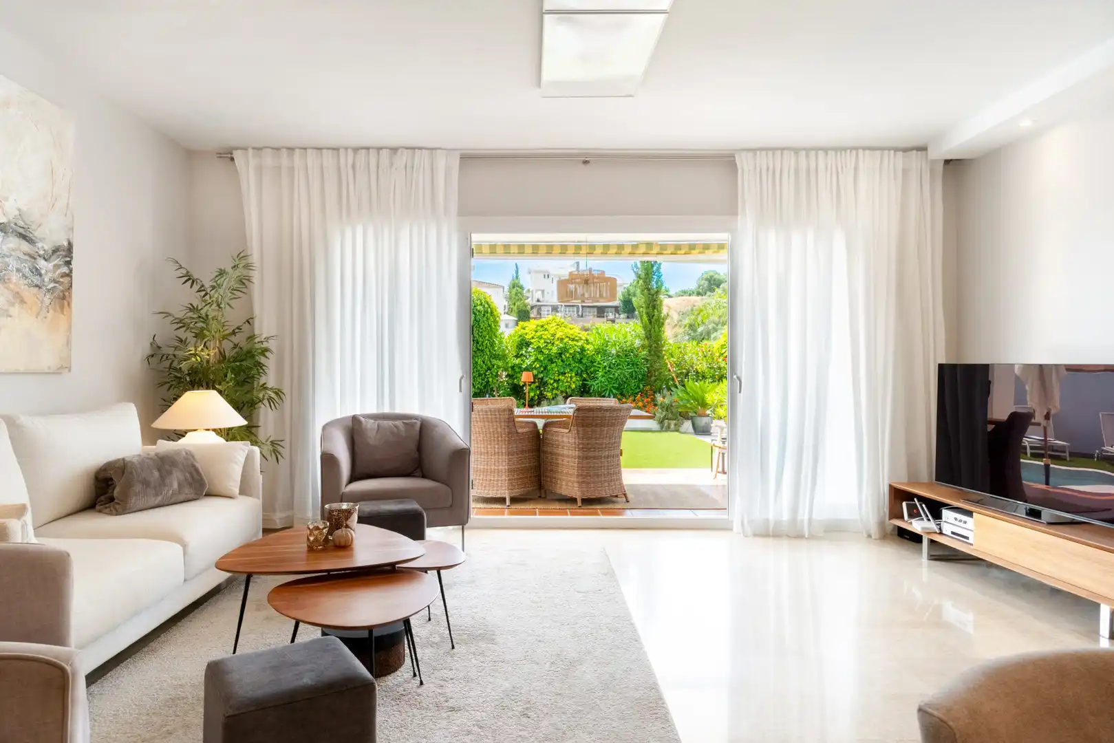 Sala d'estar de Casa o xalet en venda en Mijas amb Aire condicionat, Jardí privat i Terrassa