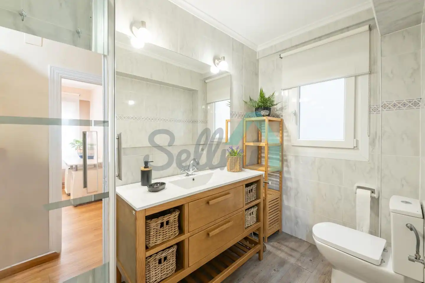 Baño de Piso en venta en Oviedo  con Calefacción