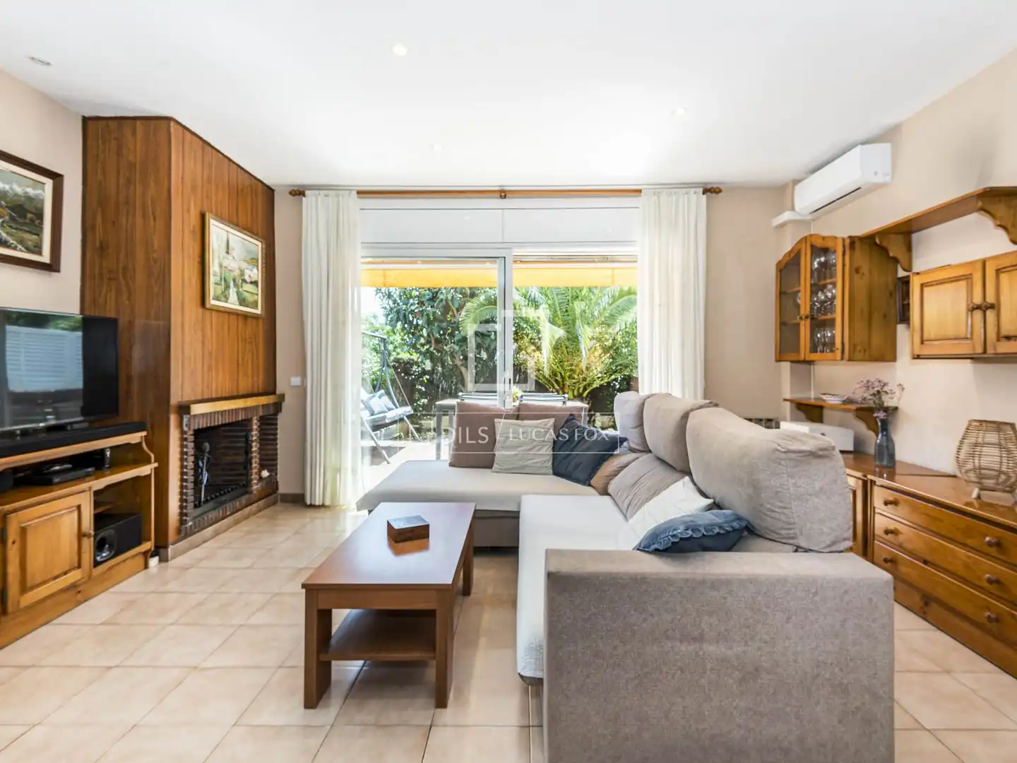 Sala d'estar de Casa o xalet en venda en Sant Cugat del Vallès amb Aire condicionat, Calefacció i Jardí privat