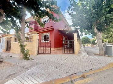 Villa mit Balkon zum Verkauf in Calle Calle Virgen del Pilar