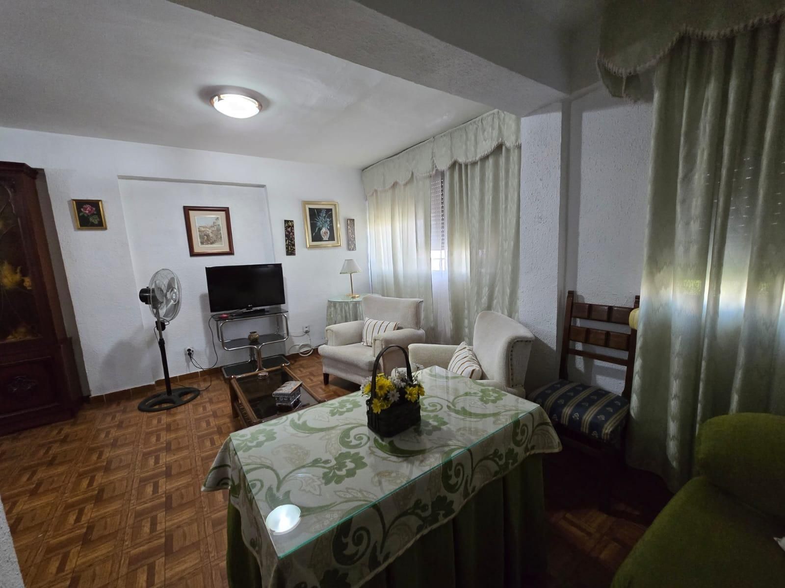 Sala d'estar de Pis en venda en  Sevilla Capital