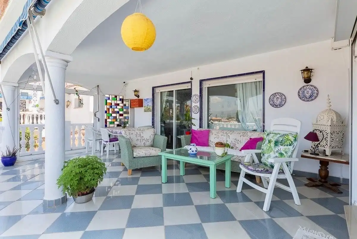 Terrasse von Einfamilien-Reihenhaus zur Miete in Vélez-Málaga mit Terrasse und Schwimmbad
