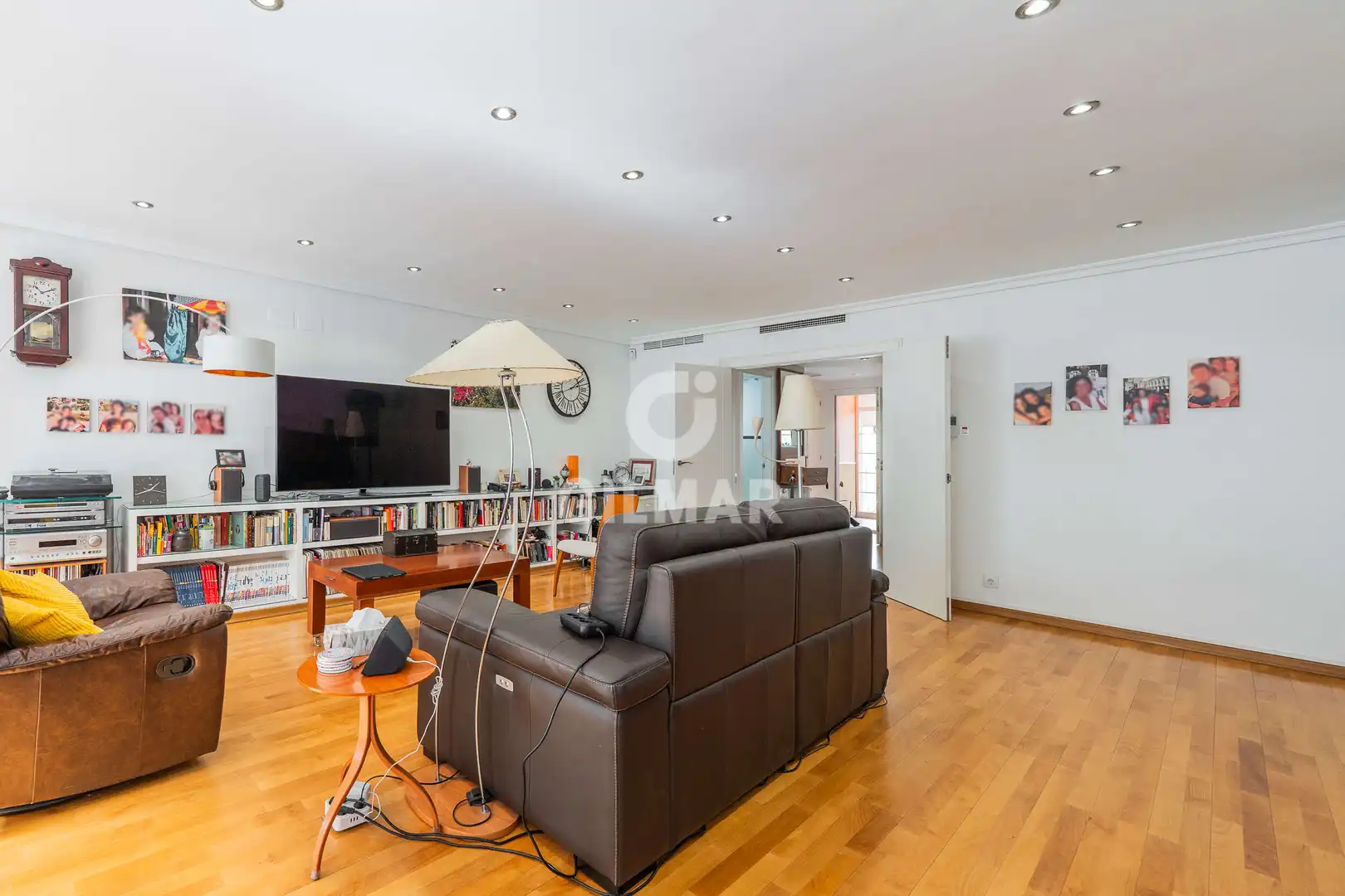 Sala de estar de Casa adosada en venta en Madrid con Calefacción, Jardín privado y Piscina