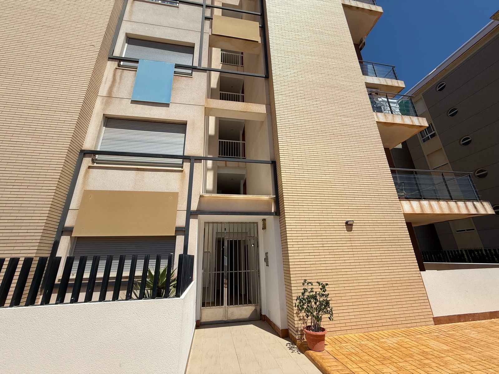 Vista exterior de Pis en venda en Torrevieja amb Calefacció, Piscina i Moblat