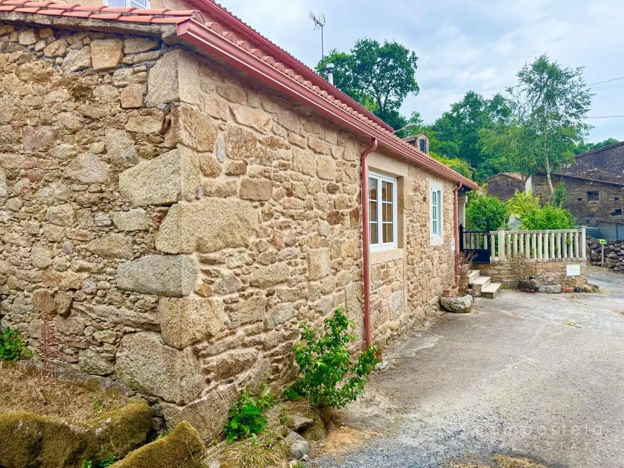 Vista exterior de Casa o xalet en venda en Santiago de Compostela  amb Jardí privat i Traster