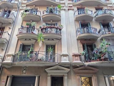 Pis amb balcó en venda a Carrer del Bisbe Laguarda
