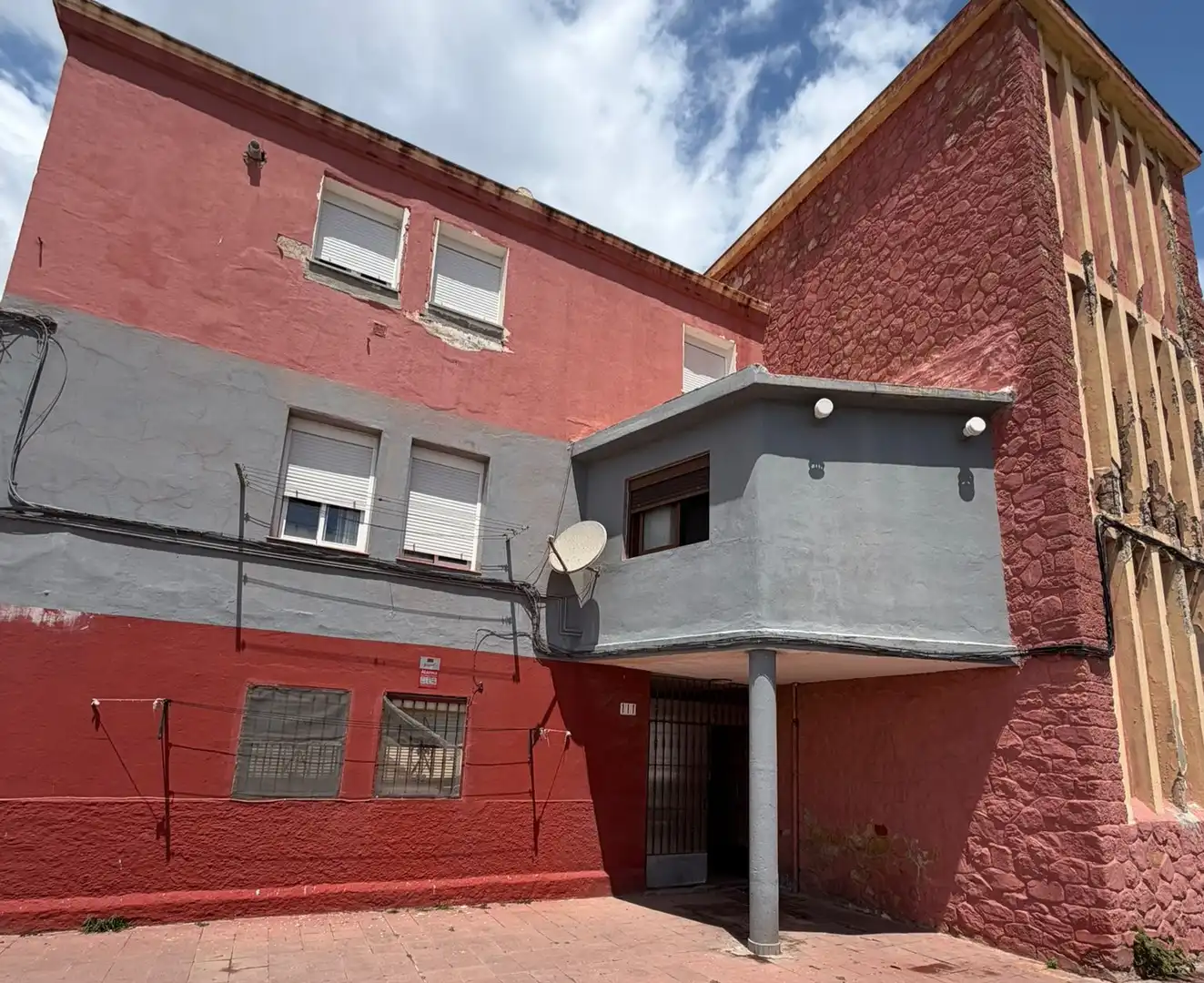 Vista exterior de Piso en venta en La Línea de la Concepción