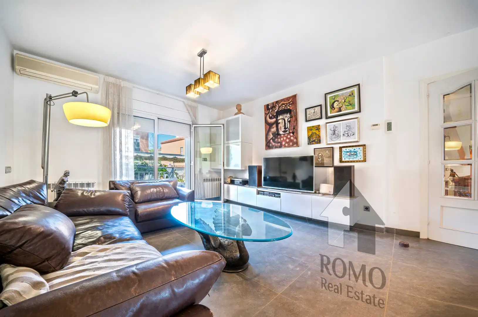 Sala de estar de Casa o chalet en venta en Santa Perpètua de Mogoda con Aire acondicionado, Calefacción y Jardín privado