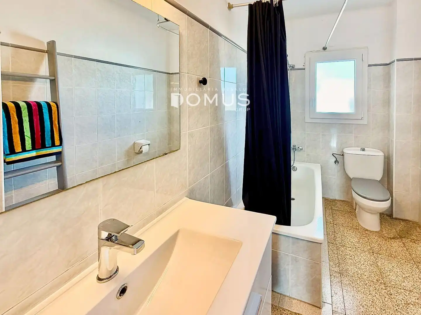 Bathroom of Flat for sale in L'Escala  with Air Conditioner, Heating and Terrace