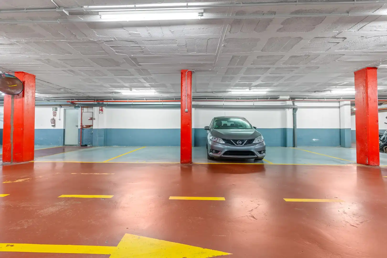 Parking de Ático en venta en Barcelona con Aire acondicionado, Calefacción y Terraza