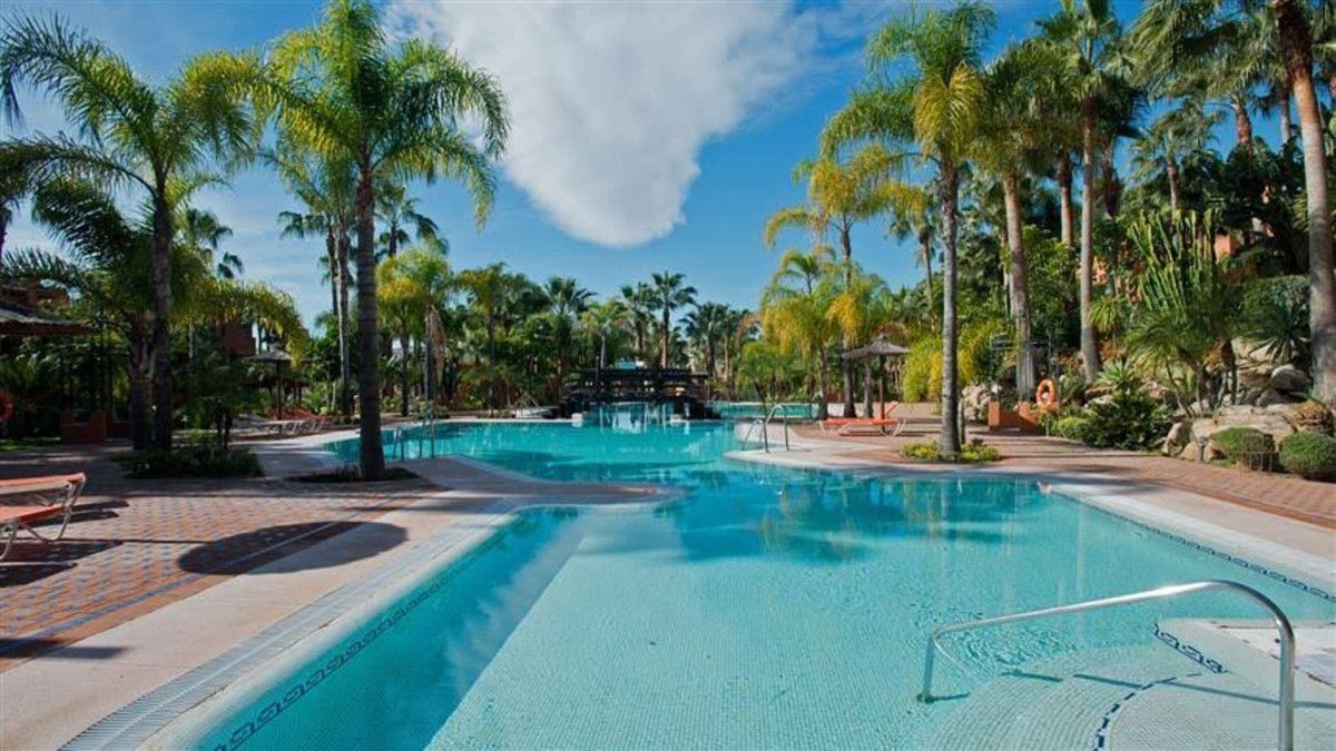 Swimming pool of Attic to rent in Marbella  with Air Conditioner, Heating and Terrace