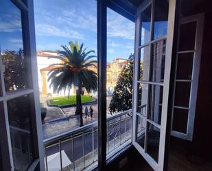 Vista exterior de Pis en venda en Oviedo  amb Piscina