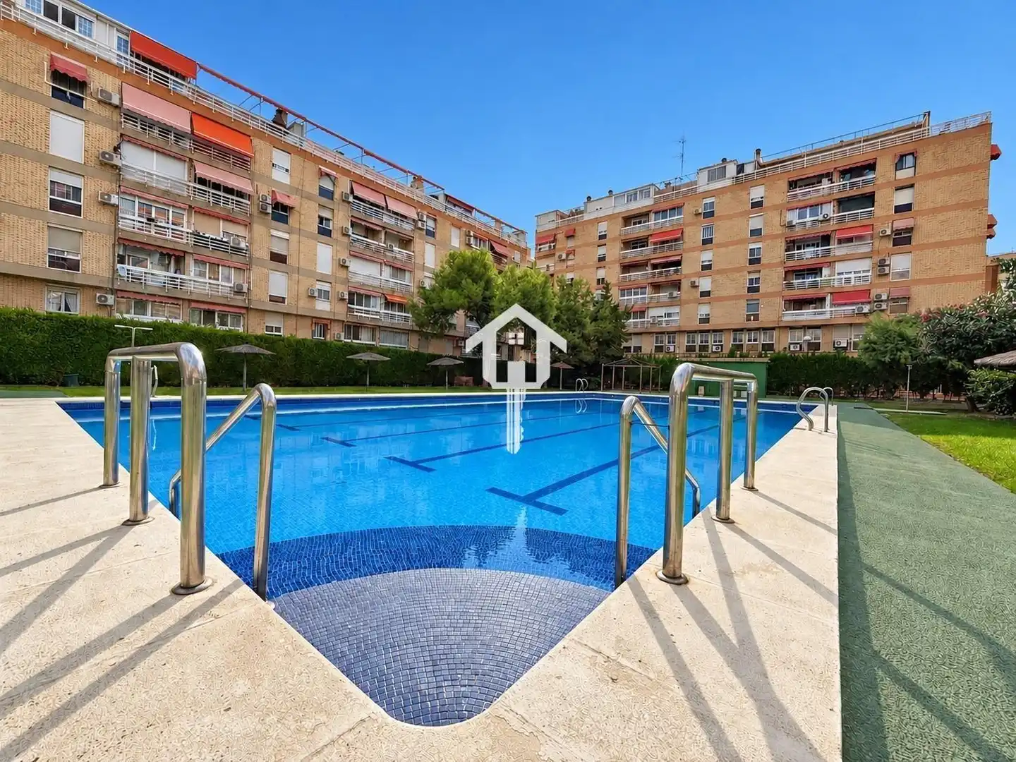 Piscina de Piso en venta en Benalúa - Babel