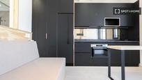 Cuina de Pis de lloguer en  Barcelona Capital amb Aire condicionat, Calefacció i Moblat